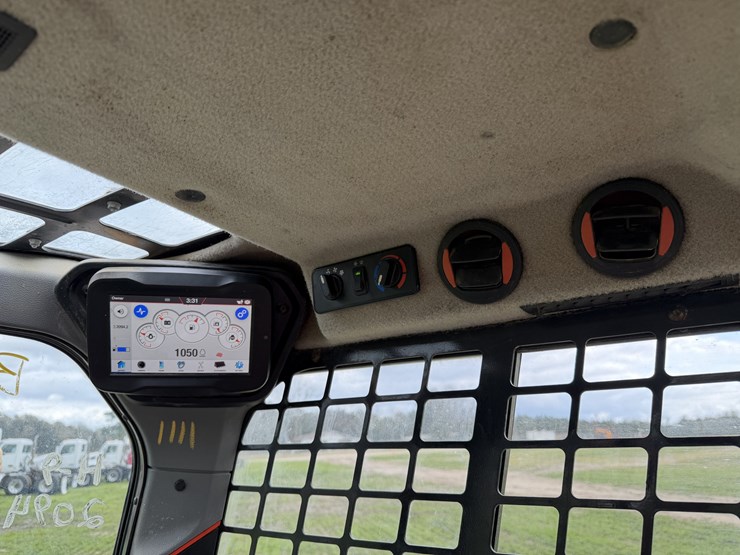 2023-bobcat-t76-image-18
