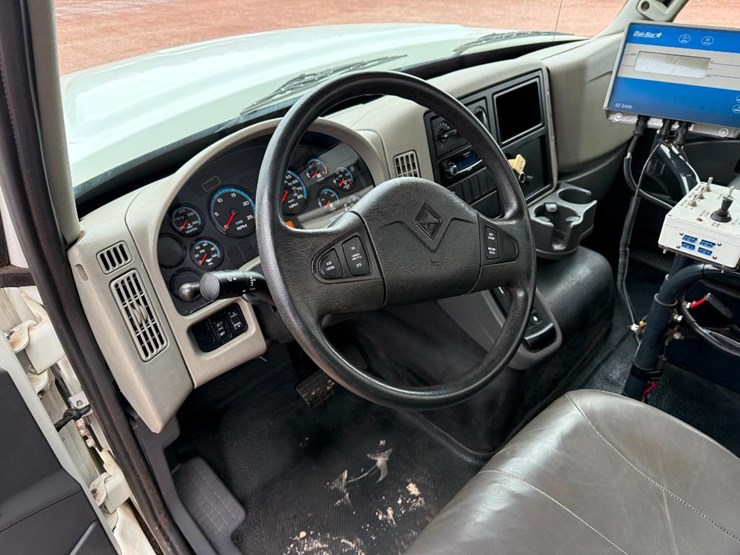 international-7600-image-57