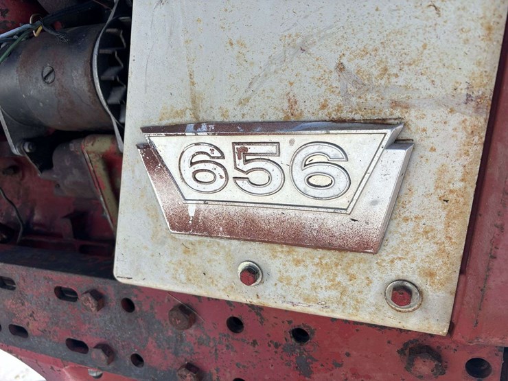 farmall-656-gas-tractor-image-17