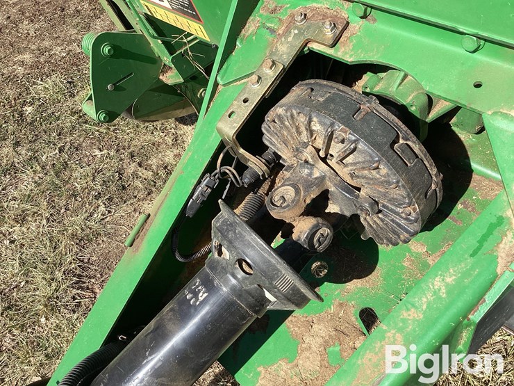 2010-john-deere-568-image-18
