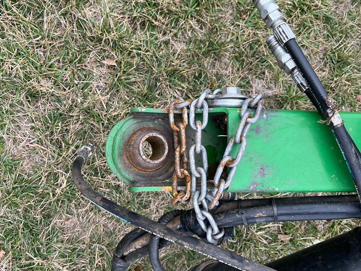 2022-john-deere-c300-image-12