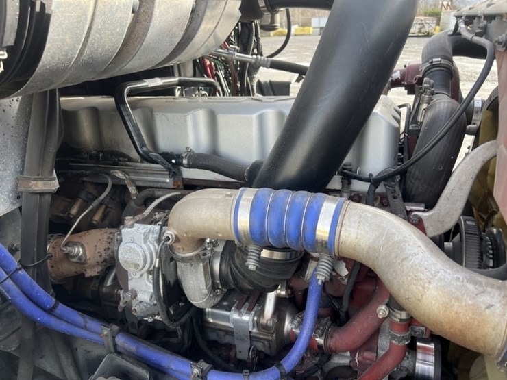 2015-mack-cxu613-tri-axle-truck-tractor-image-14