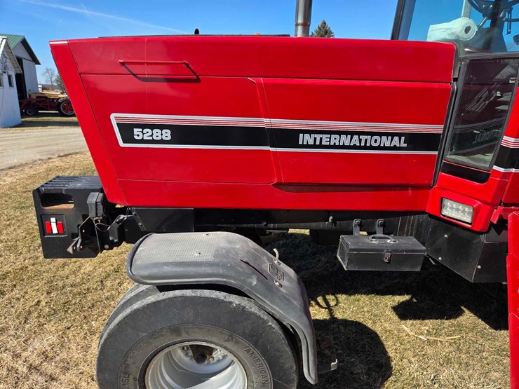 ih-5288-tractor-image-30