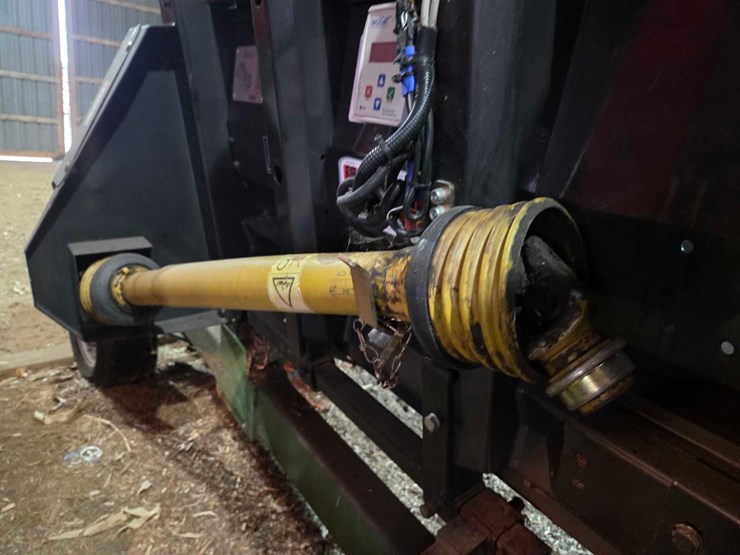 2008-drago-6-row-30"-corn-head-image-14