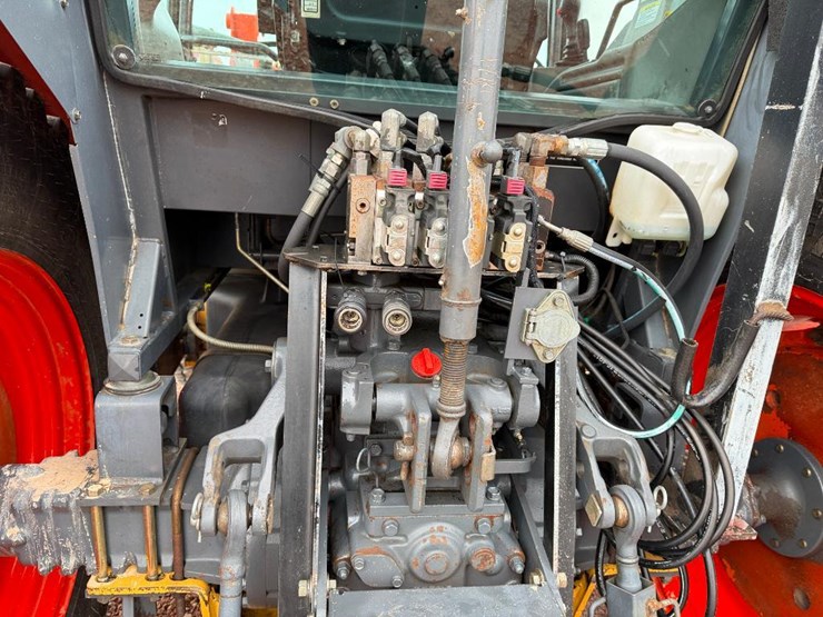 2005-kubota-la1301s-image-33
