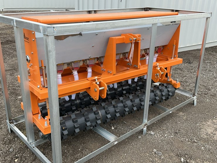 2025-caterpillar-12-image-1