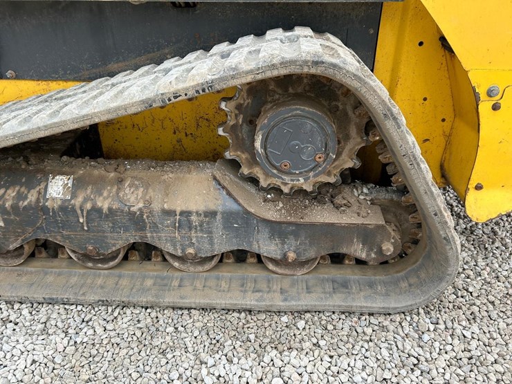 2020-new-holland-c332-image-18