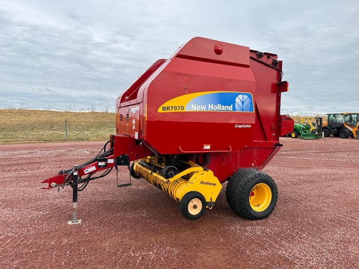 new-holland-br7070-image-1