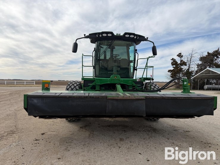 2021-john-deere-w260-image-2