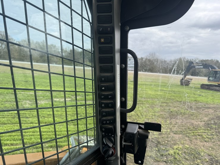 case-tv450b-image-12