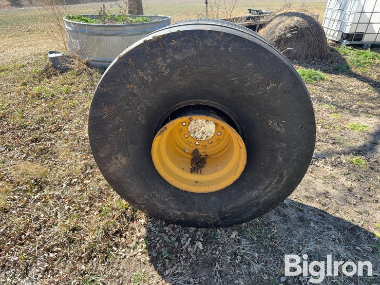 vermeer-baler-tire-and-rim-image-2