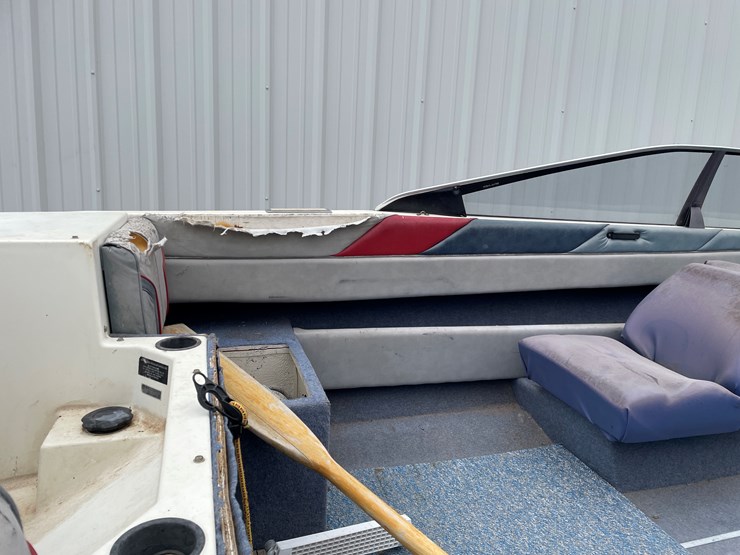 #4331-•-bayliner-boat-and-trailer-(titles-in-delay)-image-48