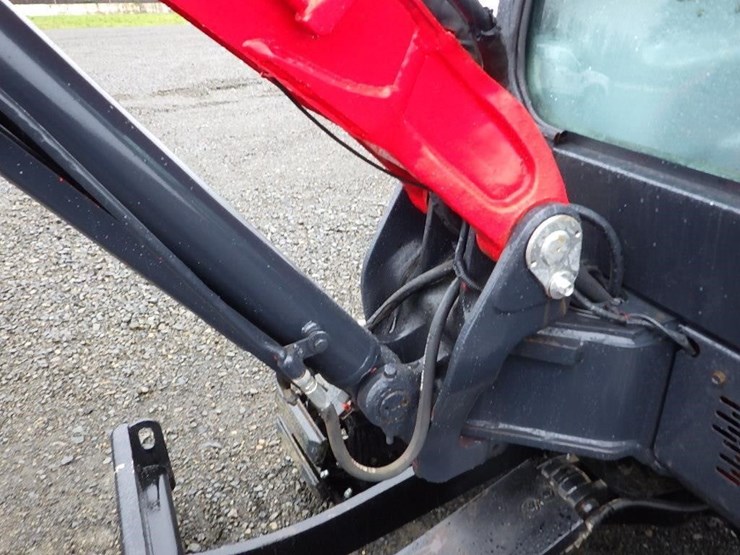 2013-yanmar-vio35-5b-image-14