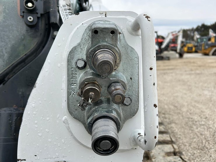 2022-bobcat-t770-image-11