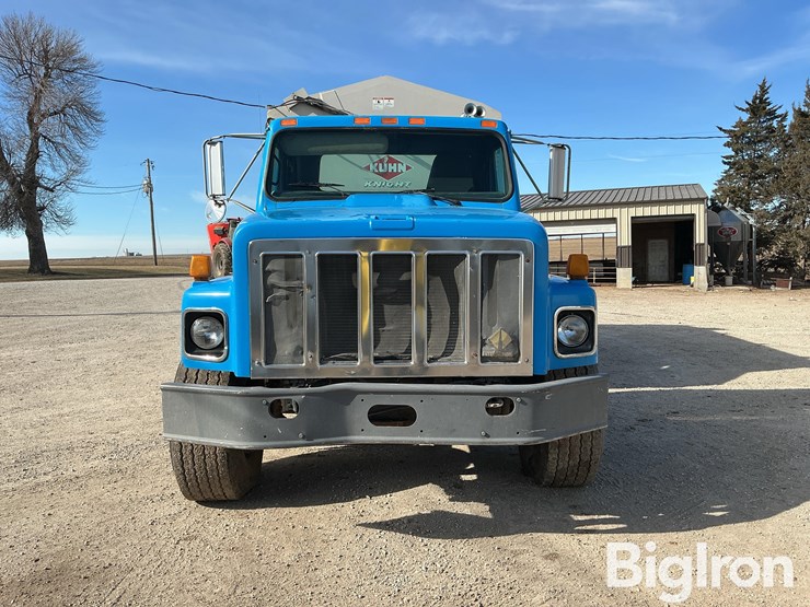 1994-international-2654-t/a-manure-spreader-truck-image-2