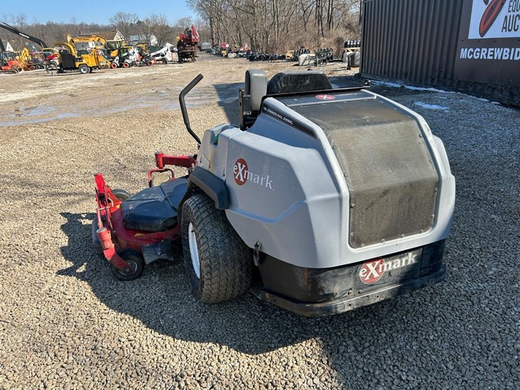 exmark-lazer-z-rear-discharge-deck-zero-turn-mower-image-2