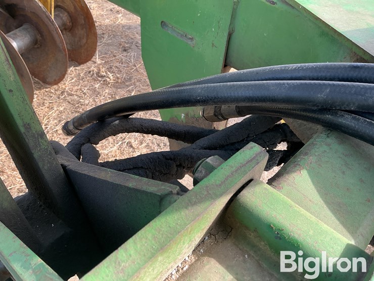 john-deere-220-image-12