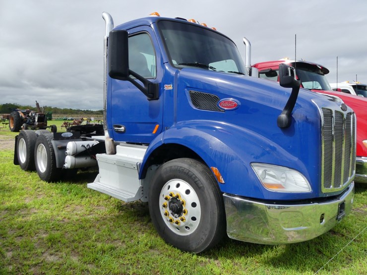 2017-peterbilt-579-image-1