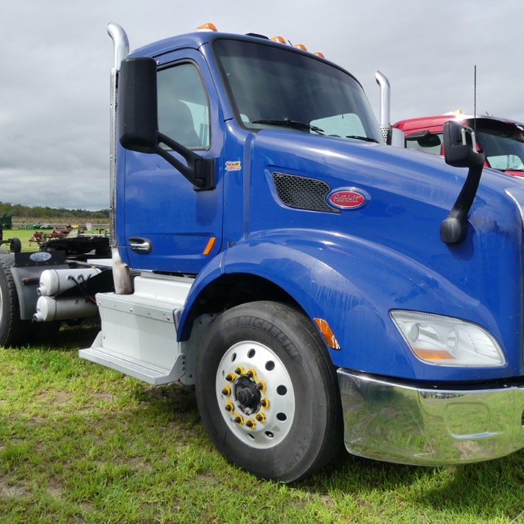 2017 PETERBILT 579
