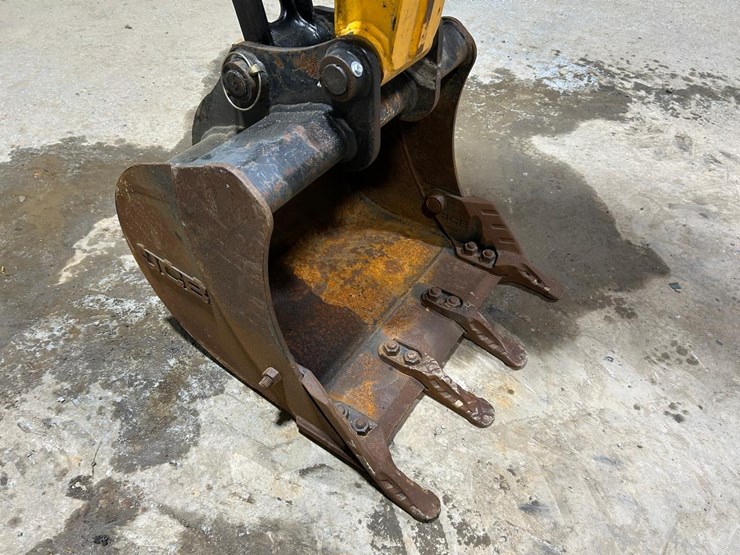 2022-jcb-35z-mini-excavator-image-6