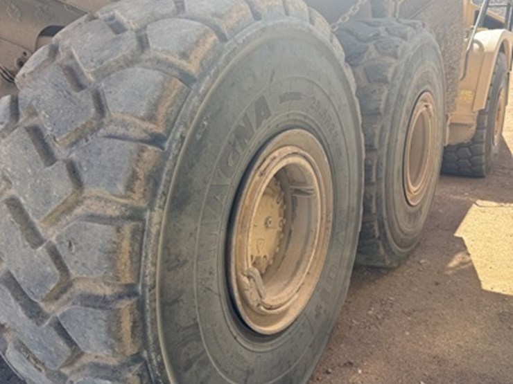 2012-caterpillar-740b-image-9