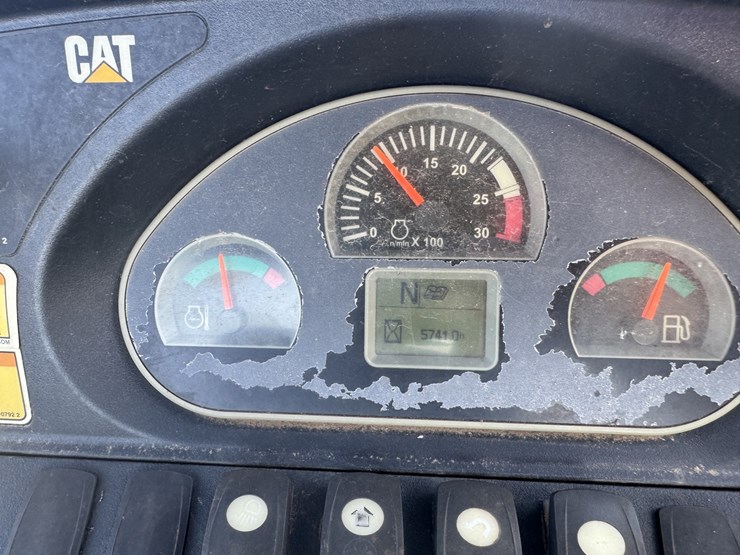 2014-caterpillar-420f-image-13