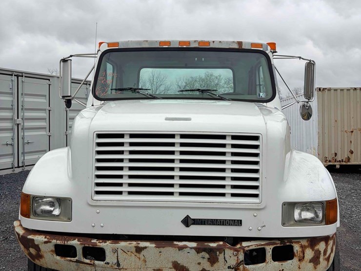2001-international-4700-image-2
