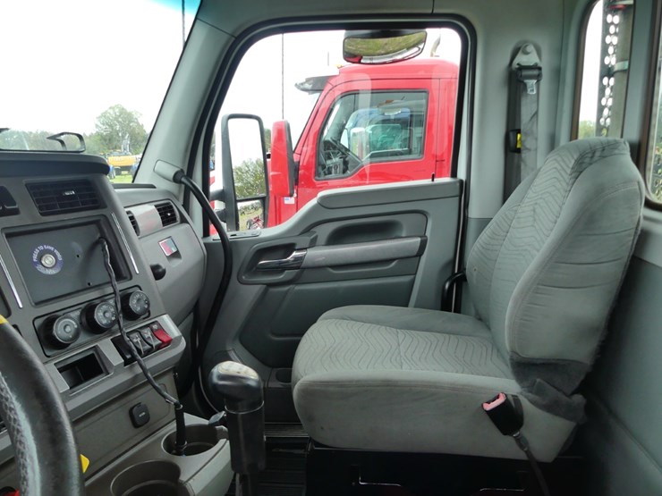 2015-kenworth-t680-image-11