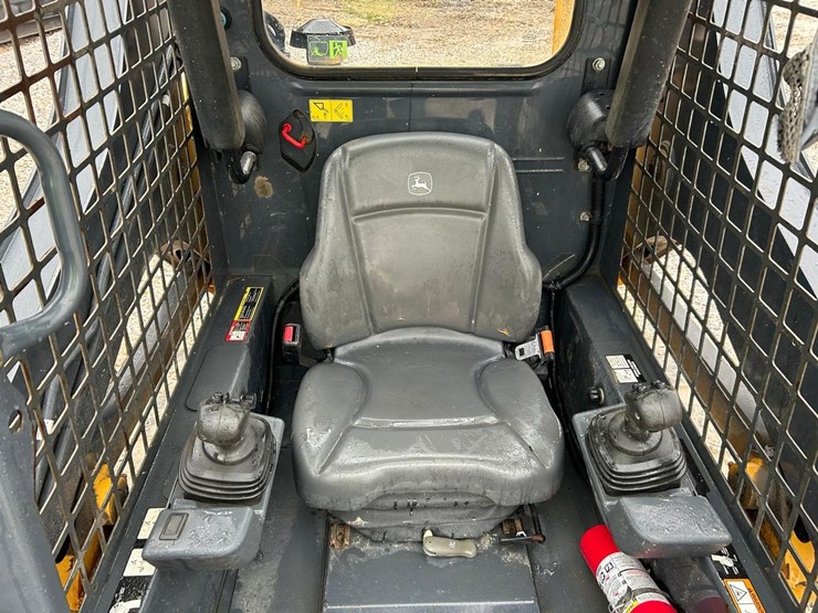 2019-deere-317g-image-20