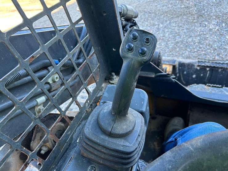 2018-deere-317g-image-23