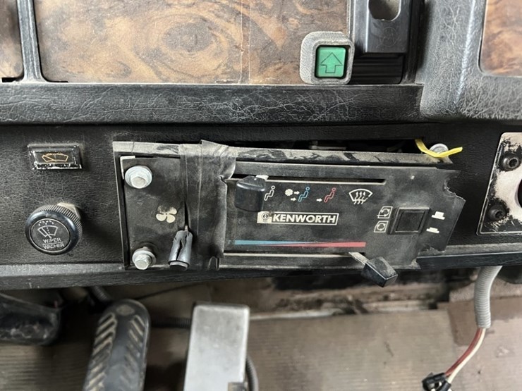 1997-kenworth-t800-image-31