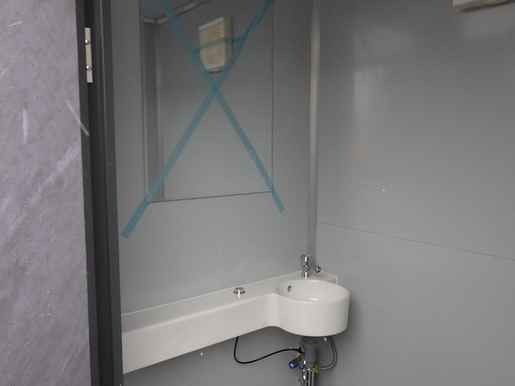 double-stall-portable-toilet-image-8