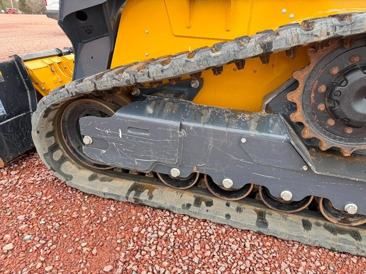 2020-deere-317g-image-10