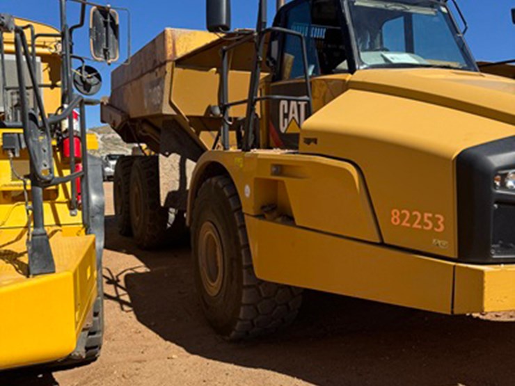 2012-caterpillar-740b-image-2