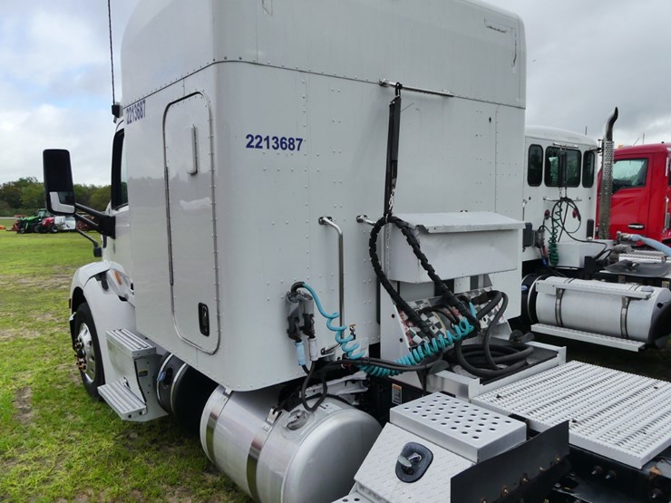2018-peterbilt-579-image-8