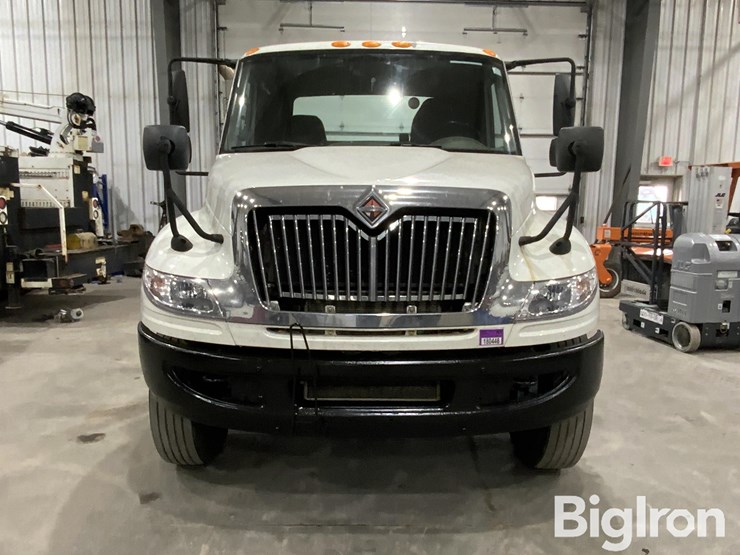 2014-international-durastar-4400-image-2