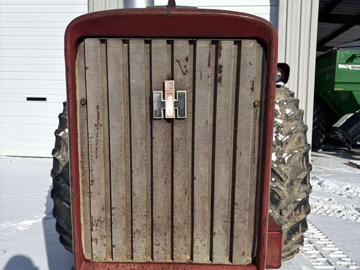 farmall-656-gas-tractor-image-4