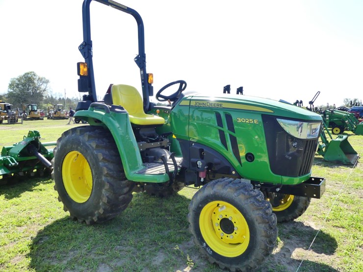 john-deere-3025e-image-2