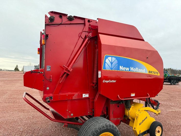 new-holland-br7070-image-18