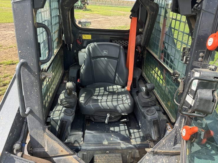 2022-deere-317g-image-9