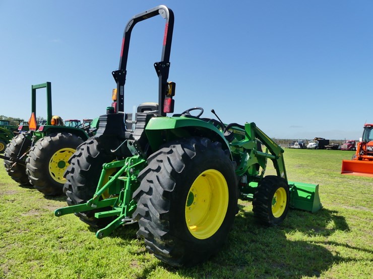 2021-john-deere-4044m-image-3