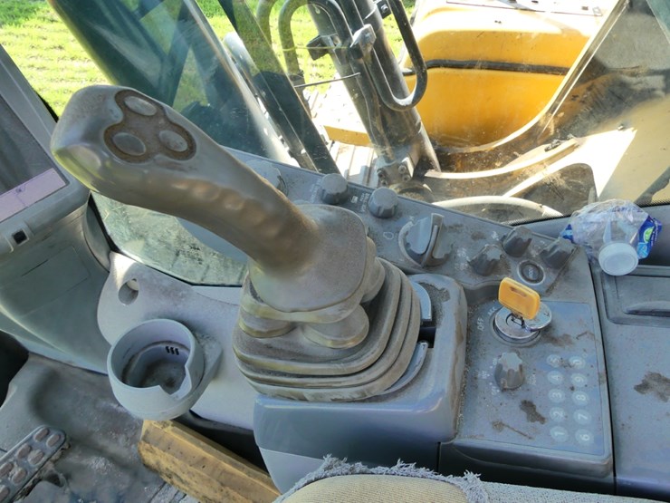 2015-deere-210g-image-12