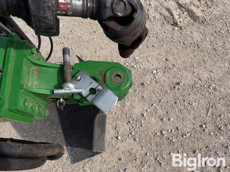 2023-john-deere-560m-image-10