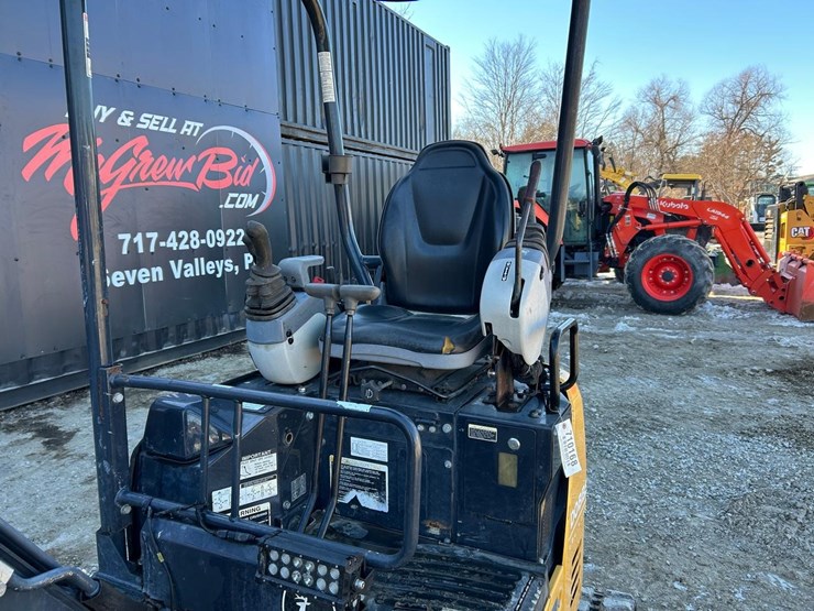 2017-deere-17g-image-19