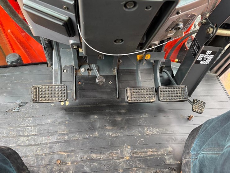 2005-kubota-la1301s-image-66