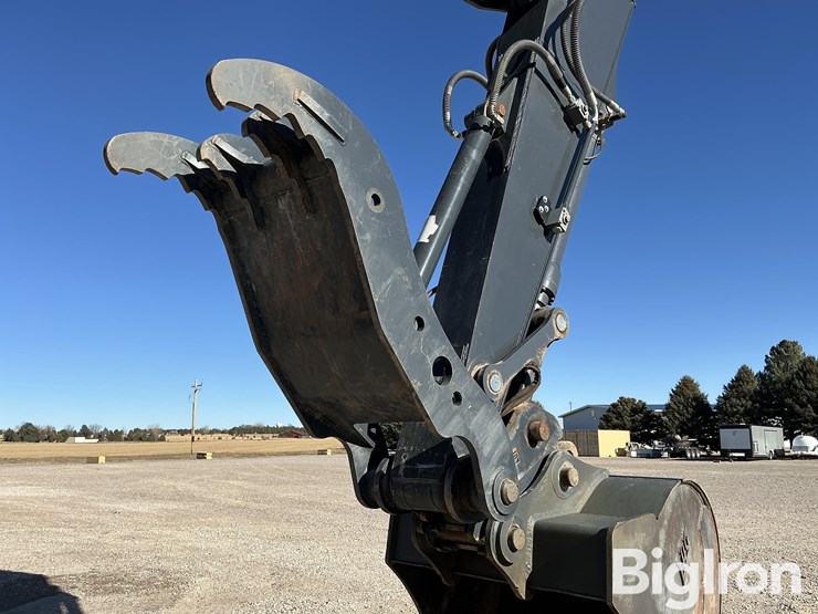 2021-john-deere-210-image-9