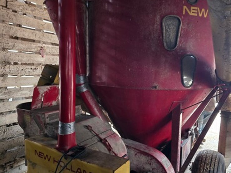 new-holland-355-image-1