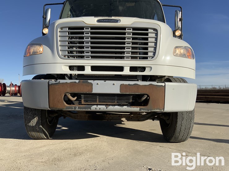 2012-freightliner-m2-106-image-9