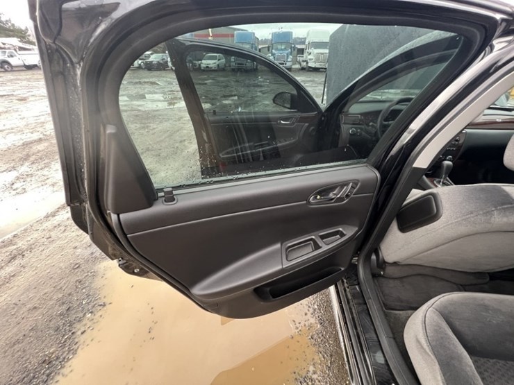 2011-chevrolet-impala-sedan-image-21