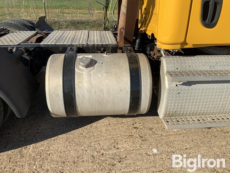 2016-freightliner-cascadia-125-image-15